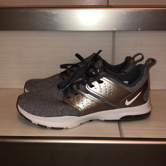 Nike Women’s Air Max Bella Training Shoe - Picture 2 of 7